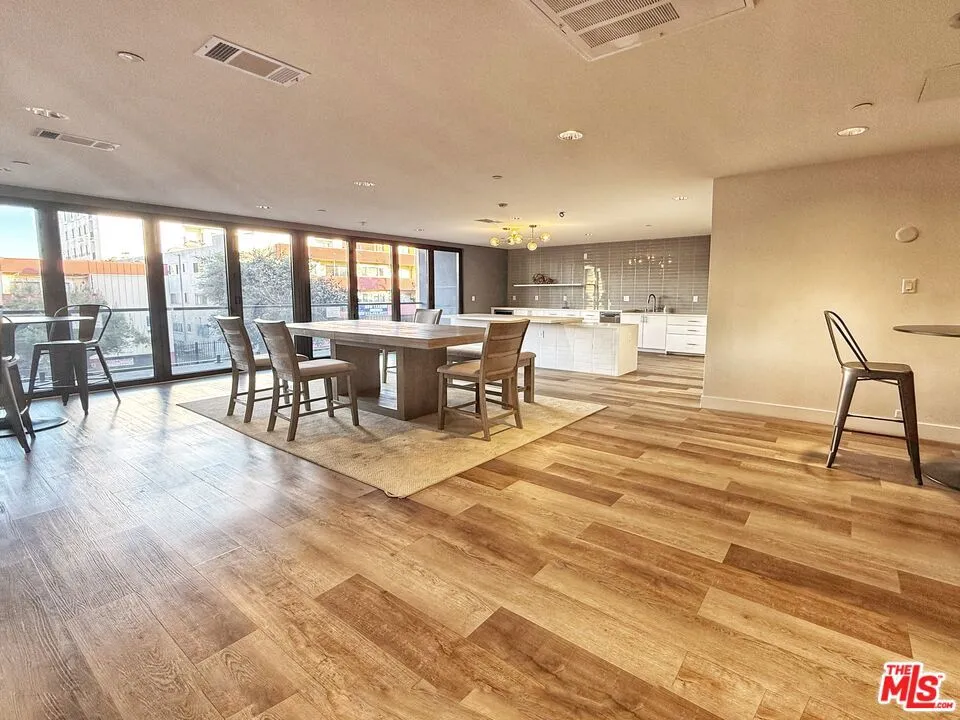 723 S St Andrews Place #508 Los Angeles, CA 90005