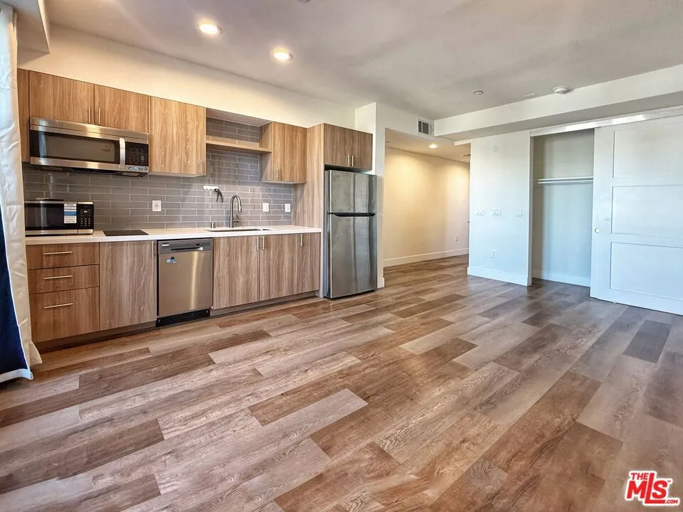 723 S St Andrews Place #508 Los Angeles, CA 90005