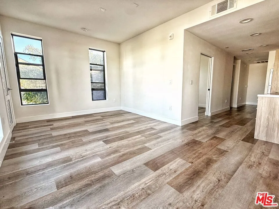 723 S St Andrews Place #508 Los Angeles, CA 90005