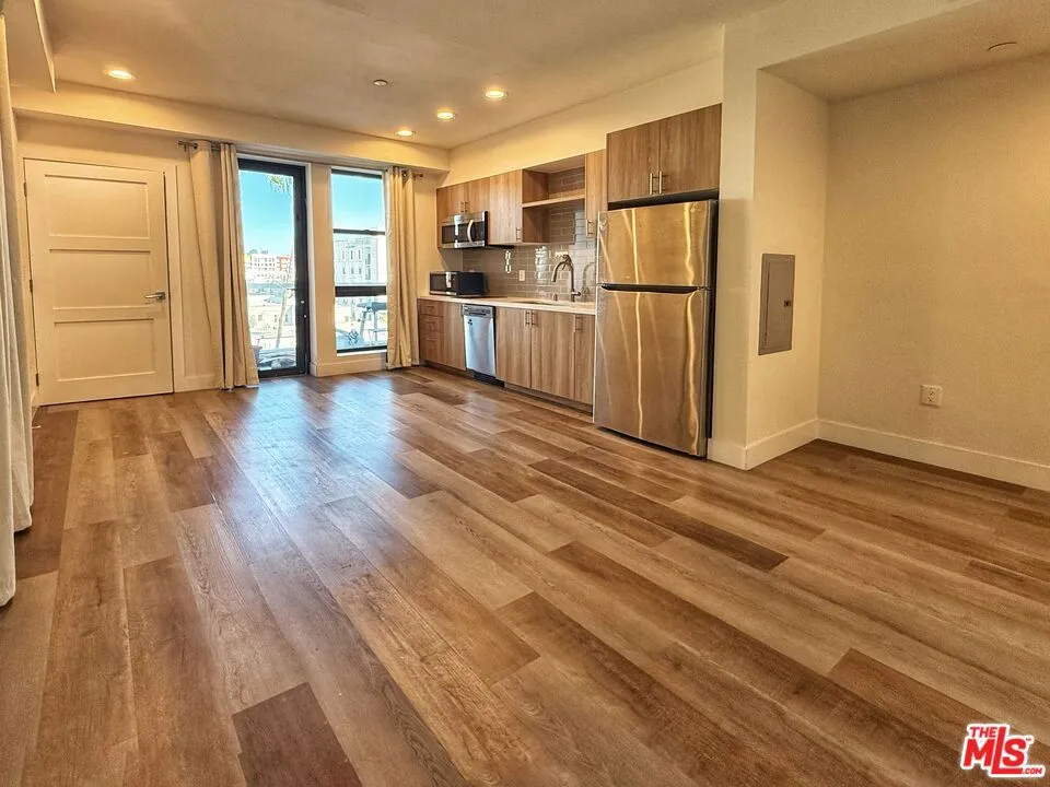 723 S St Andrews Place #508 Los Angeles, CA 90005