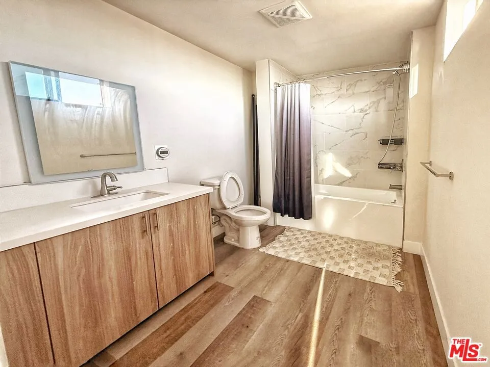 723 S St Andrews Place #508 Los Angeles, CA 90005
