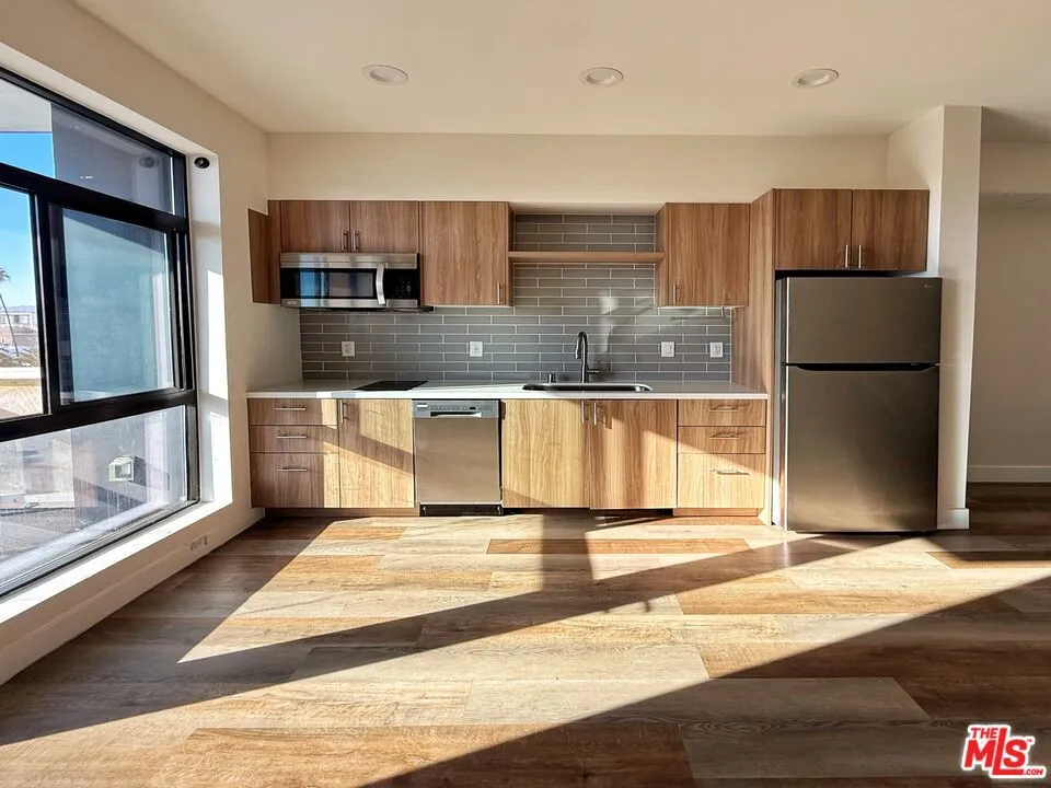 723 S St Andrews Place #508 Los Angeles, CA 90005