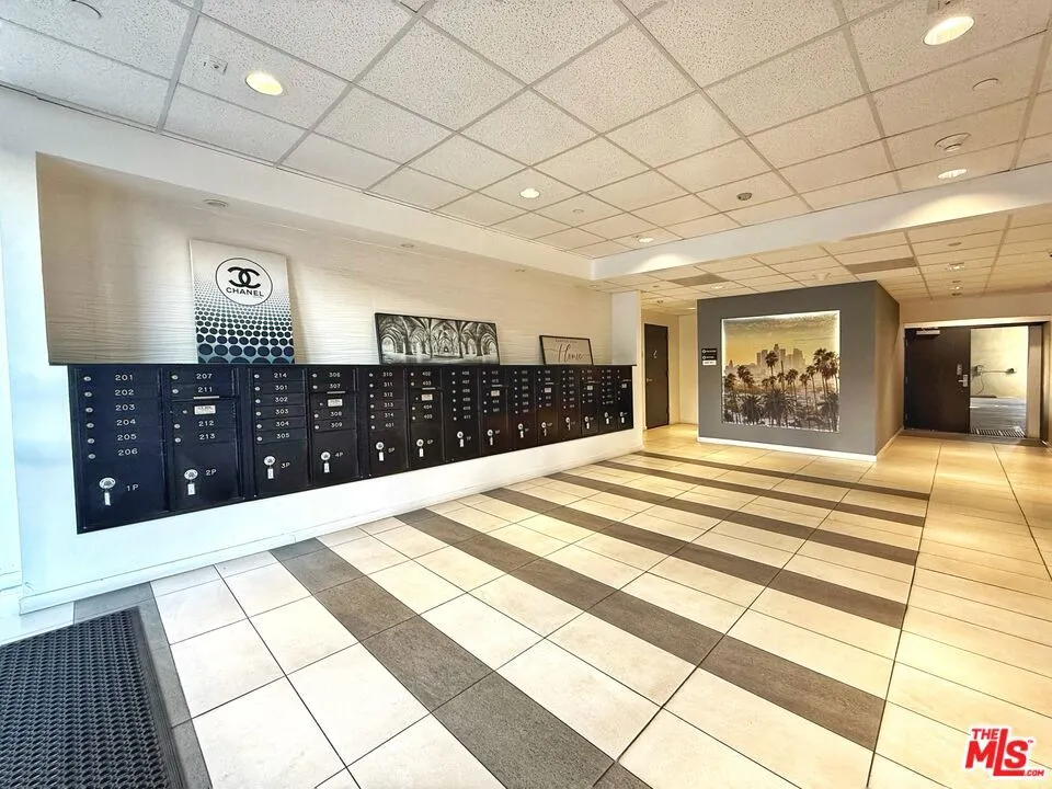 723 S St Andrews Place #508 Los Angeles, CA 90005