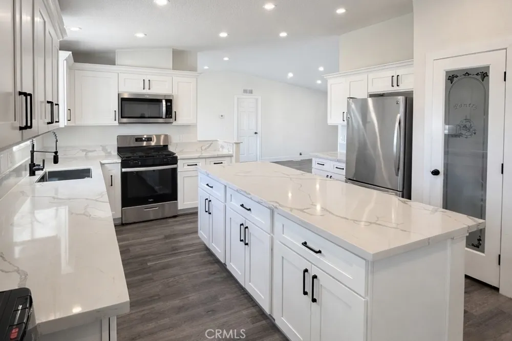 3749 South St Phelan, CA 92371