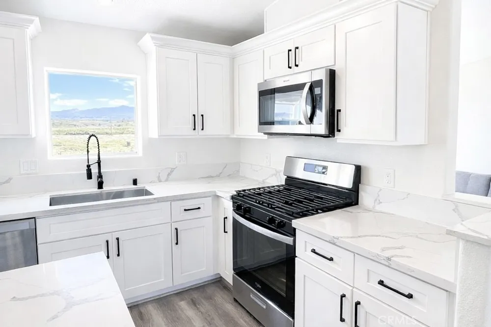 3749 South St Phelan, CA 92371