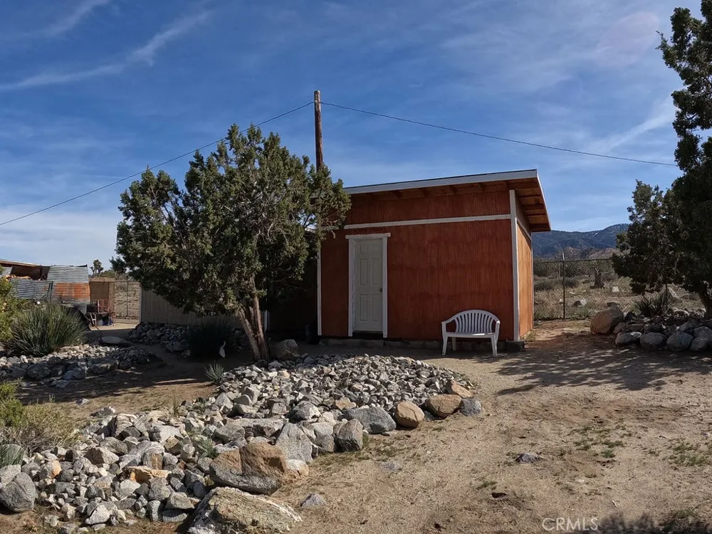 30000 Buchannon Ranch Road Llano, CA 93544
