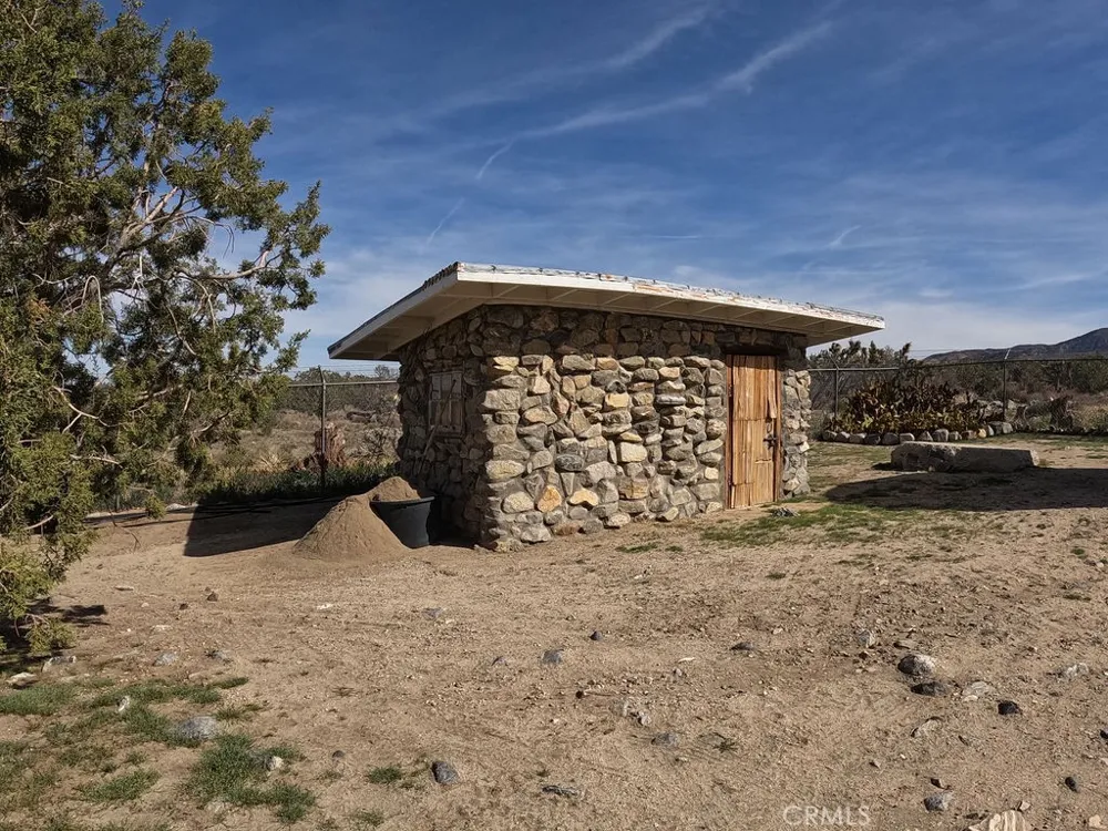 30000 Buchannon Ranch Road Llano, CA 93544