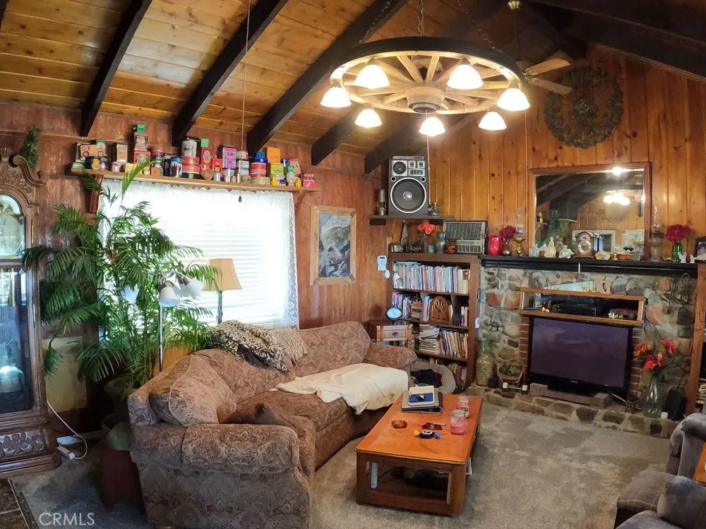 30000 Buchannon Ranch Road Llano, CA 93544