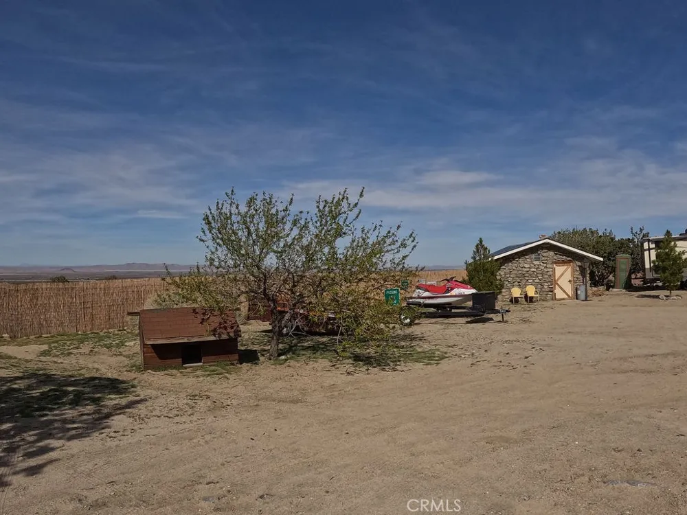 30000 Buchannon Ranch Road Llano, CA 93544