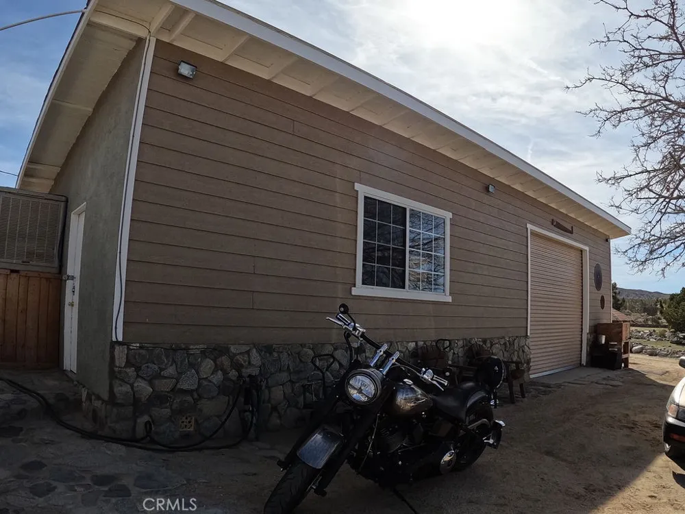 30000 Buchannon Ranch Road Llano, CA 93544