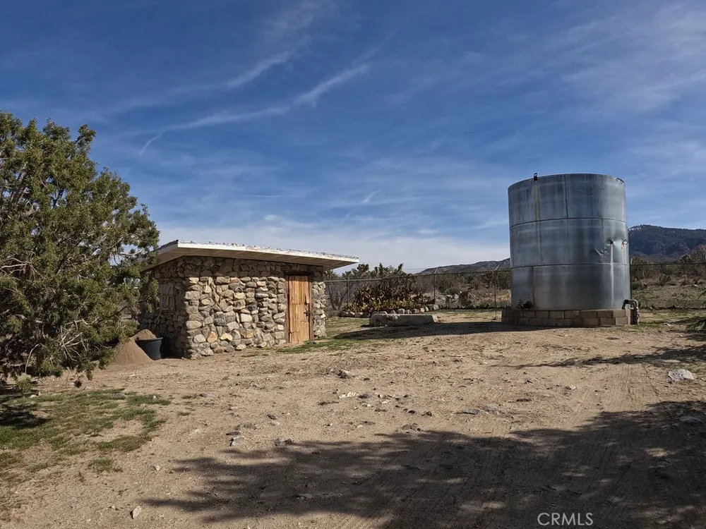 30000 Buchannon Ranch Road Llano, CA 93544