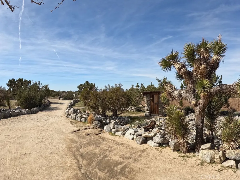 30000 Buchannon Ranch Road Llano, CA 93544