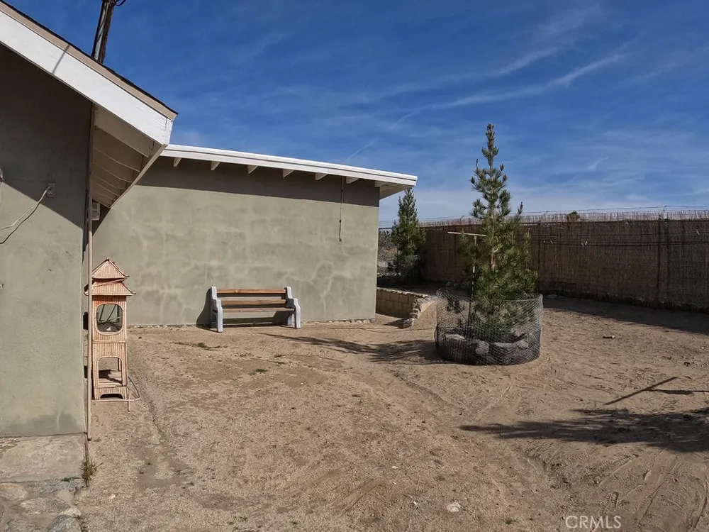 30000 Buchannon Ranch Road Llano, CA 93544