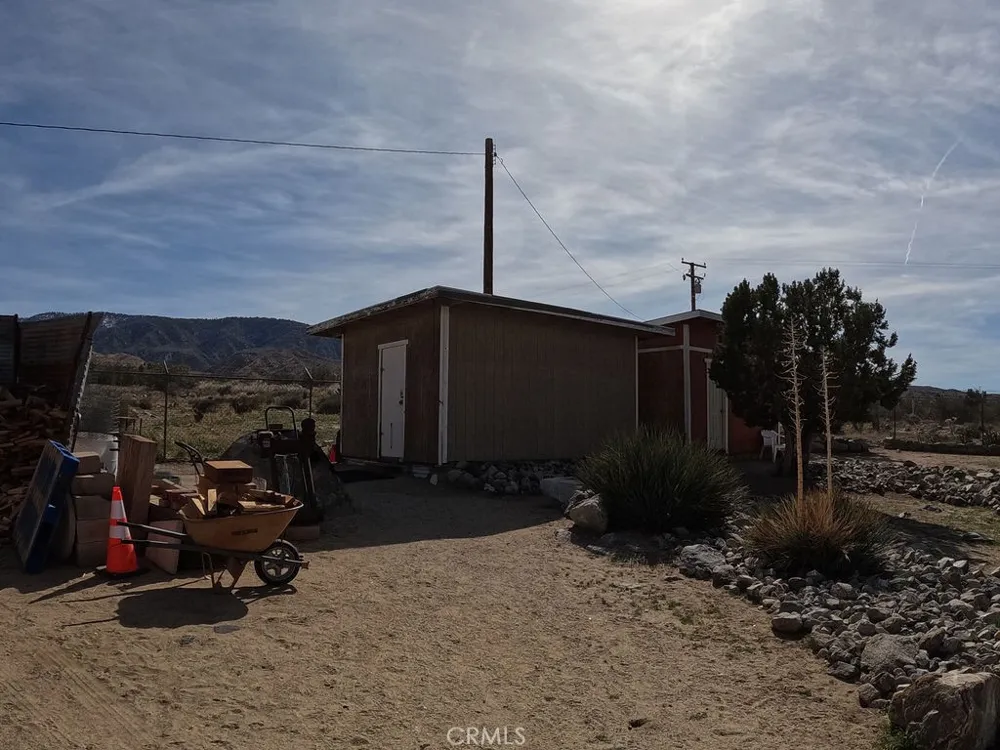 30000 Buchannon Ranch Road Llano, CA 93544