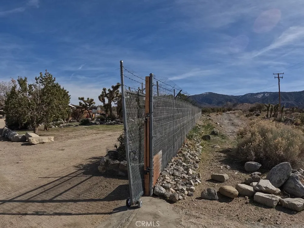 30000 Buchannon Ranch Road Llano, CA 93544