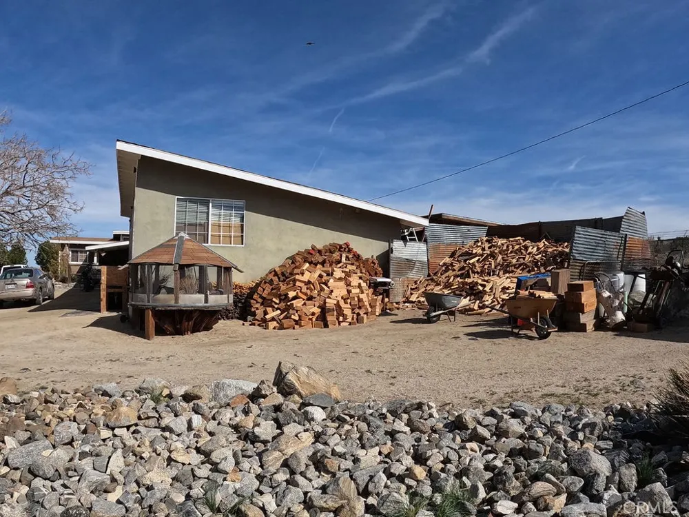 30000 Buchannon Ranch Road Llano, CA 93544