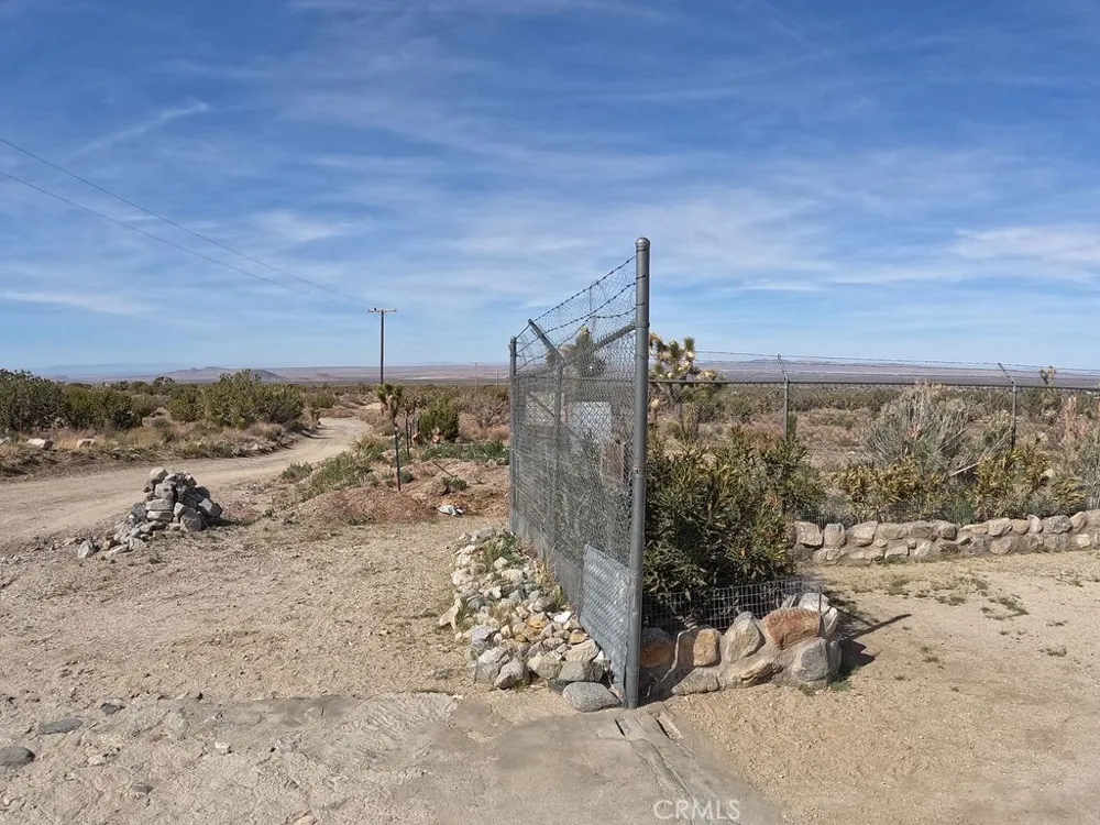 30000 Buchannon Ranch Road Llano, CA 93544