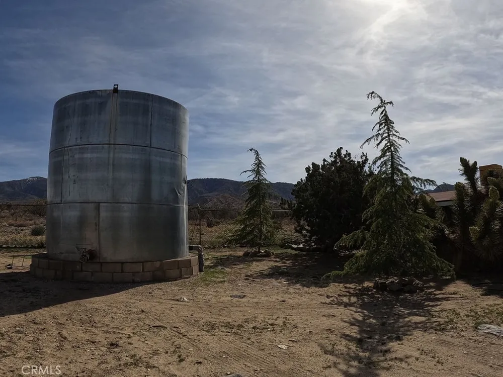 30000 Buchannon Ranch Road Llano, CA 93544