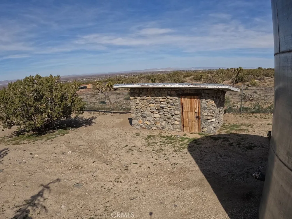 30000 Buchannon Ranch Road Llano, CA 93544