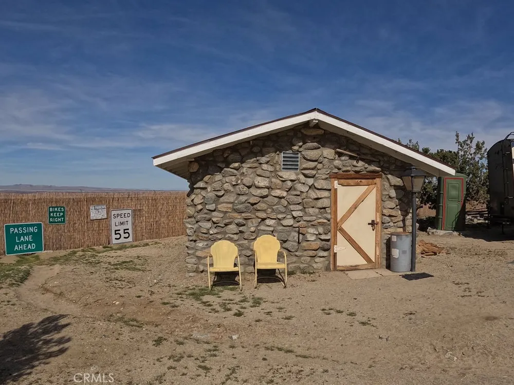 30000 Buchannon Ranch Road Llano, CA 93544