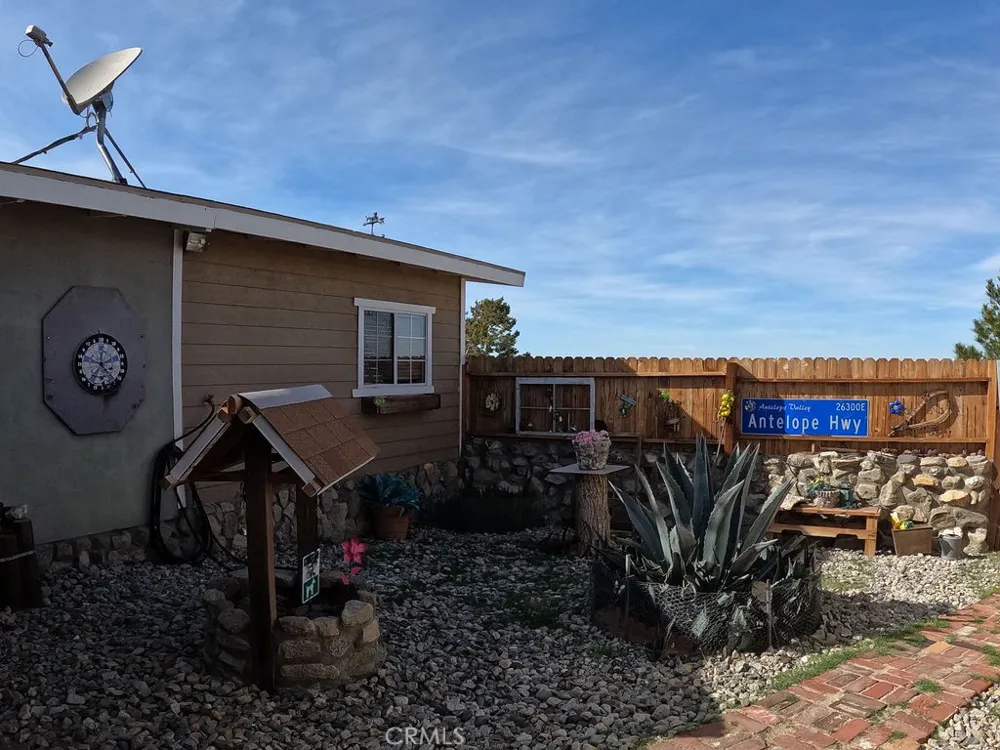 30000 Buchannon Ranch Road Llano, CA 93544