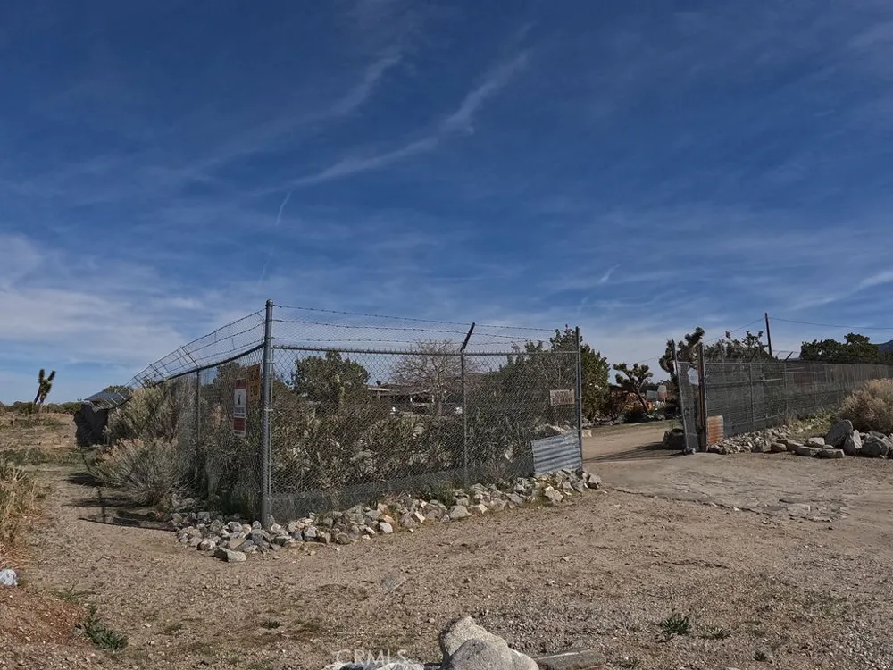 30000 Buchannon Ranch Road Llano, CA 93544