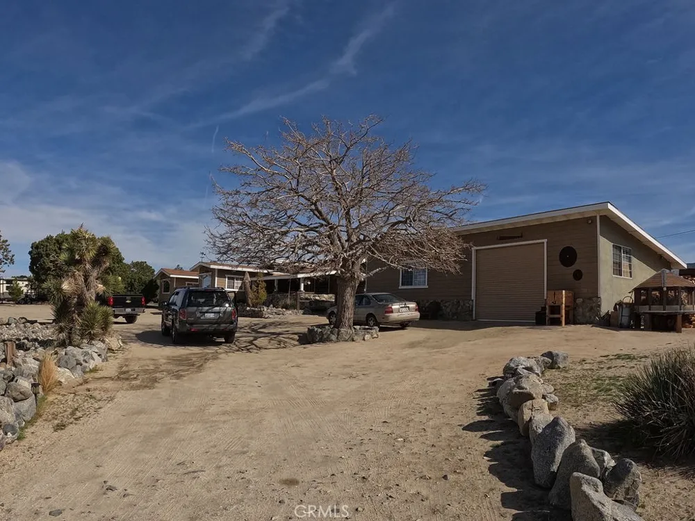 30000 Buchannon Ranch Road Llano, CA 93544