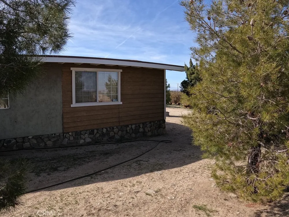 30000 Buchannon Ranch Road Llano, CA 93544