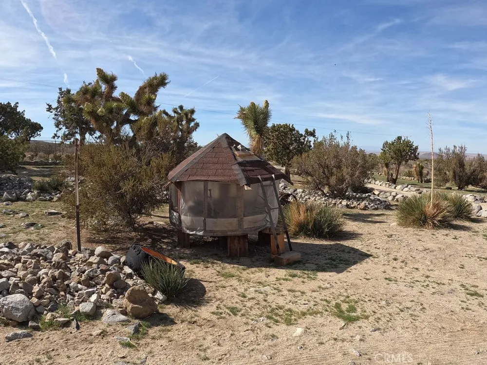 30000 Buchannon Ranch Road Llano, CA 93544