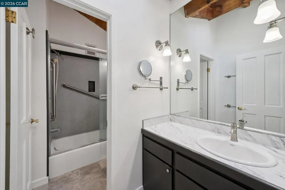 66 Bridge Rd Novato, CA 94945