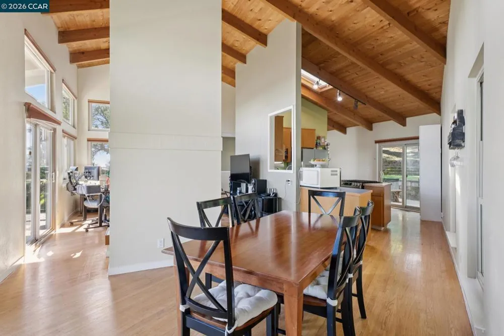 66 Bridge Rd Novato, CA 94945