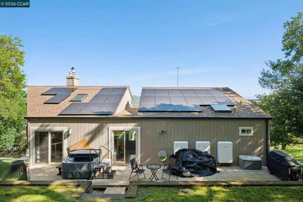66 Bridge Rd Novato, CA 94945