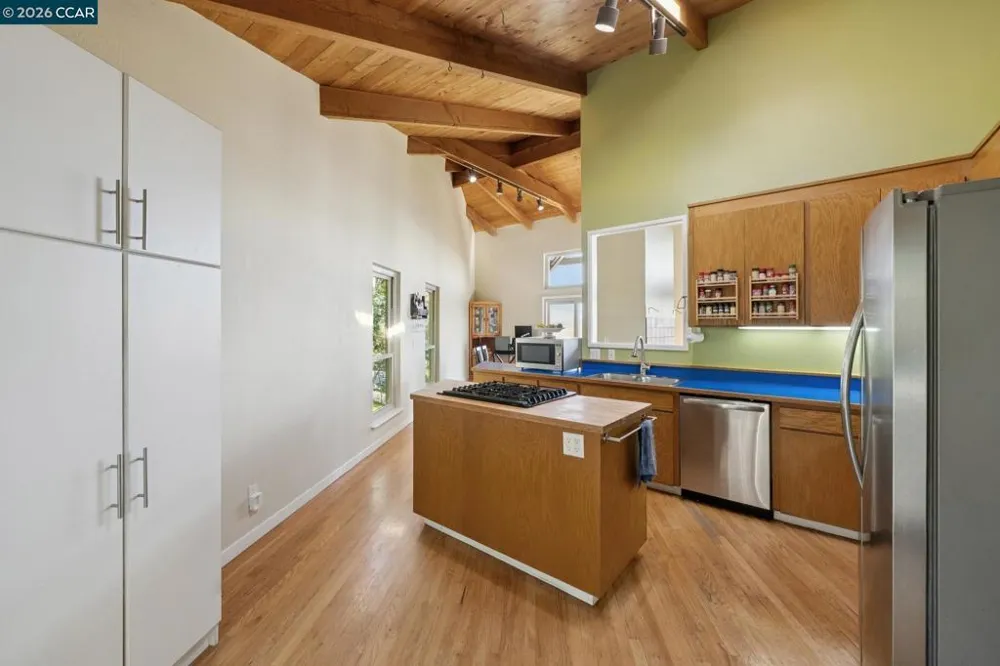66 Bridge Rd Novato, CA 94945