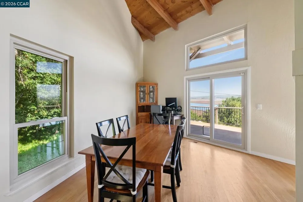 66 Bridge Rd Novato, CA 94945