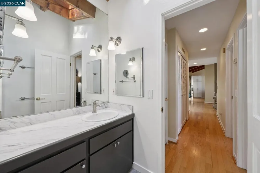 66 Bridge Rd Novato, CA 94945