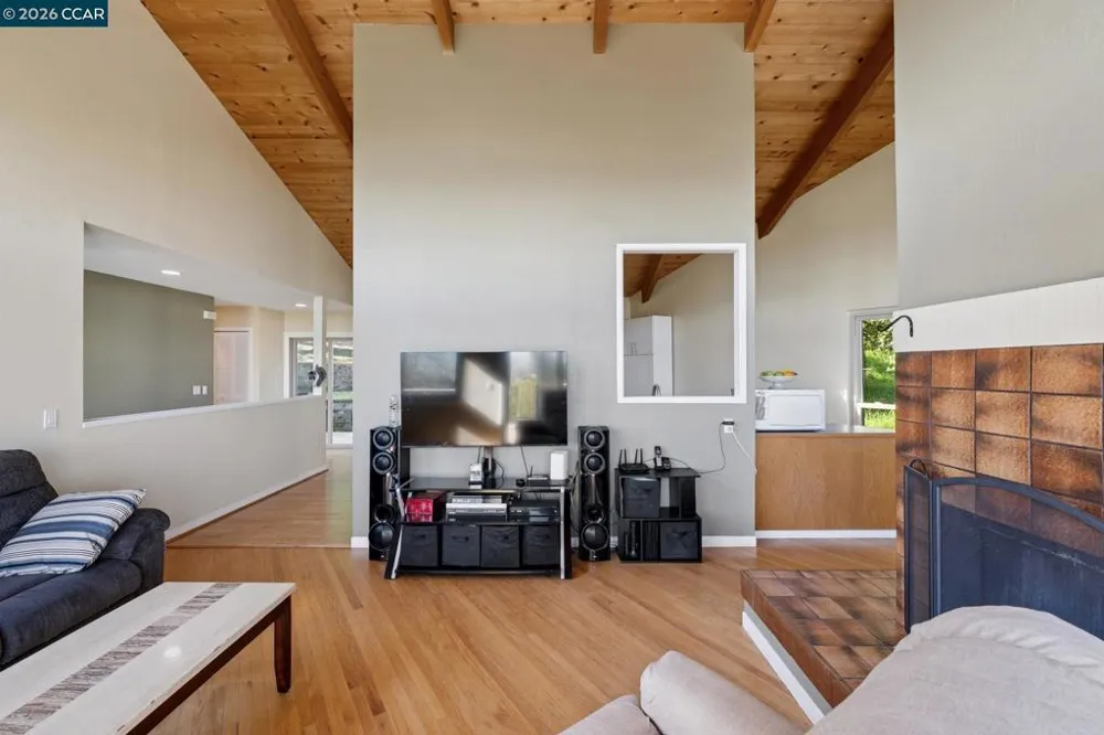 66 Bridge Rd Novato, CA 94945