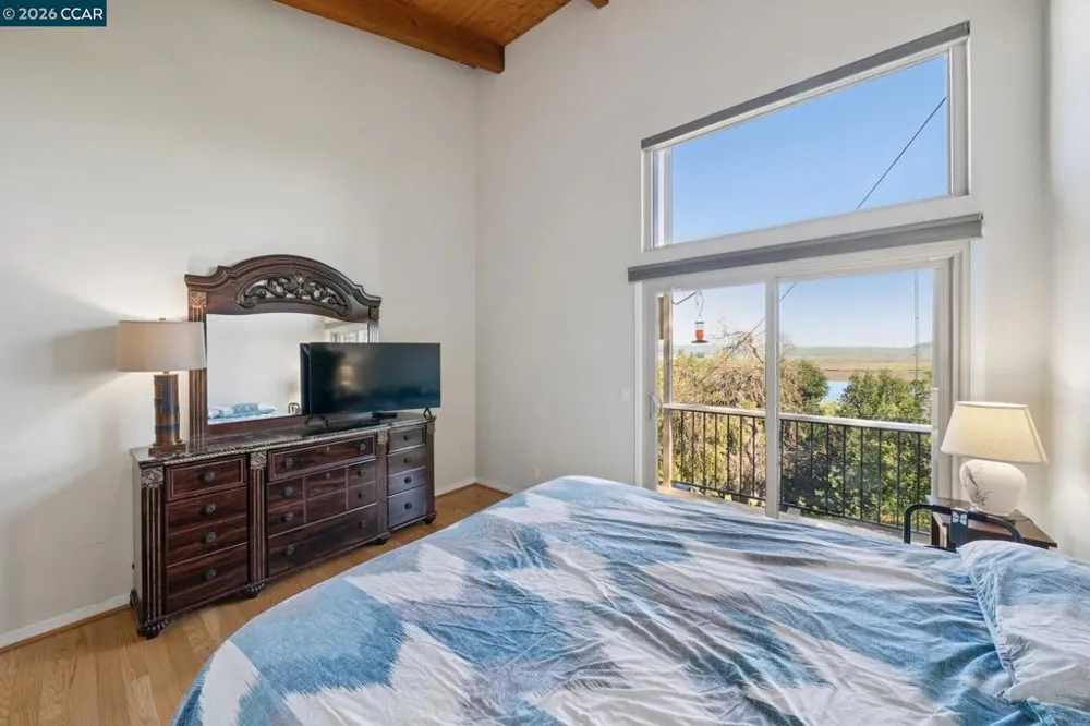 66 Bridge Rd Novato, CA 94945