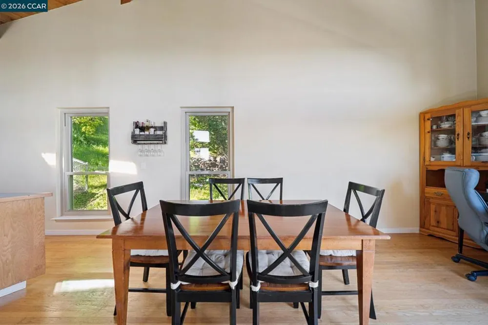 66 Bridge Rd Novato, CA 94945