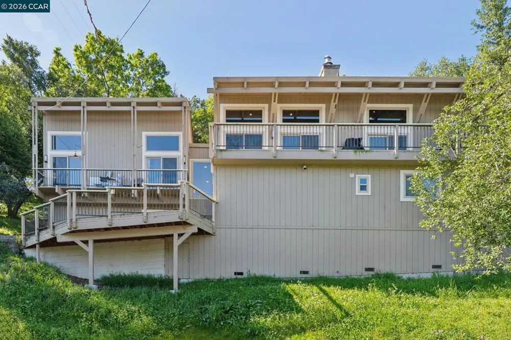 66 Bridge Rd Novato, CA 94945