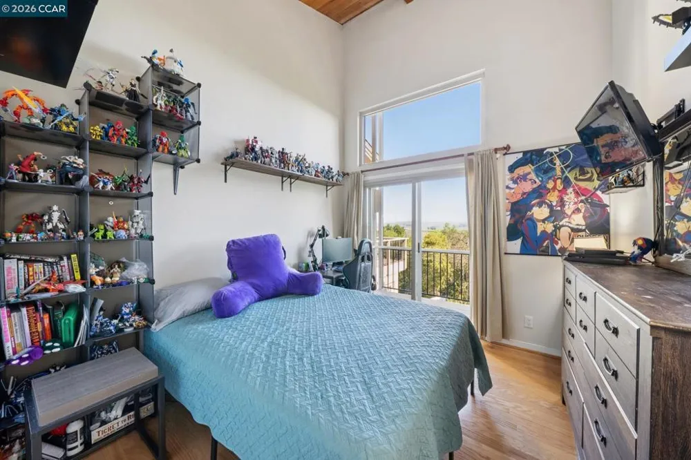 66 Bridge Rd Novato, CA 94945