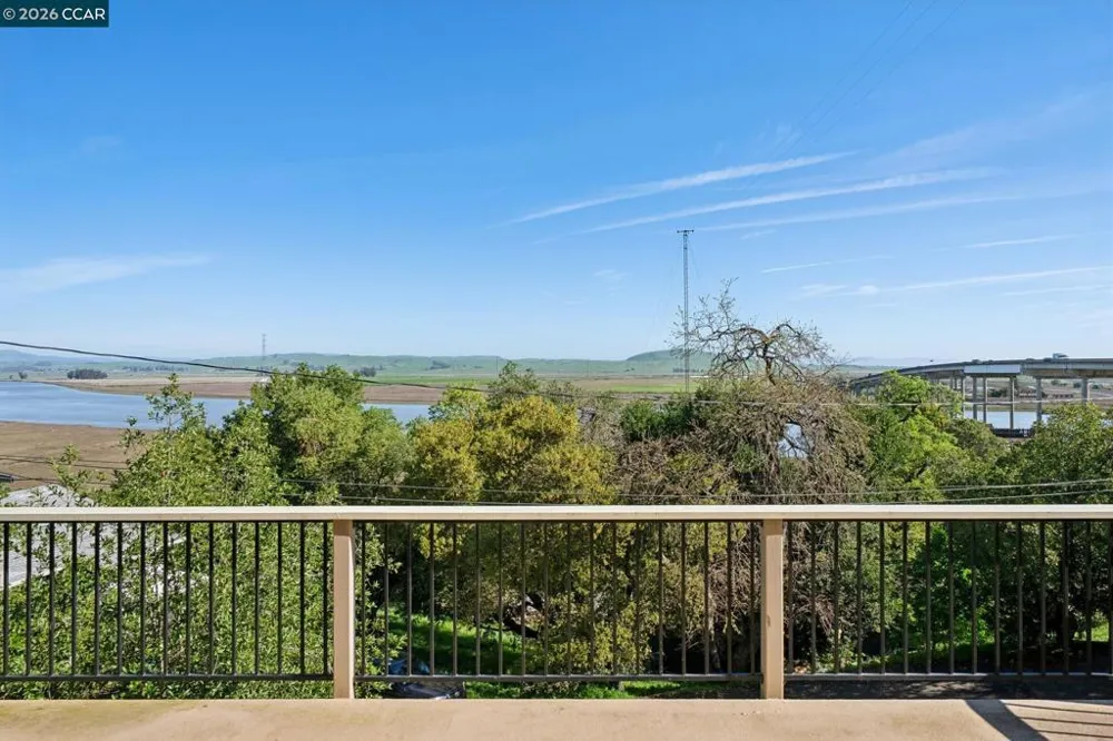 66 Bridge Rd Novato, CA 94945
