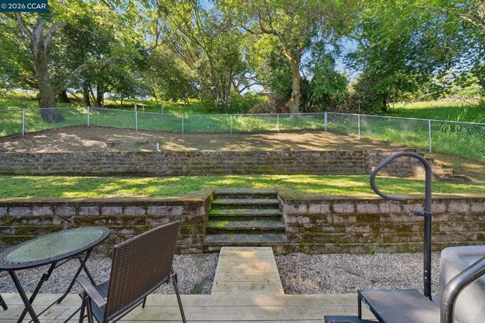 66 Bridge Rd Novato, CA 94945