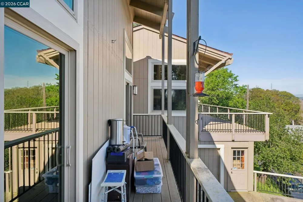 66 Bridge Rd Novato, CA 94945