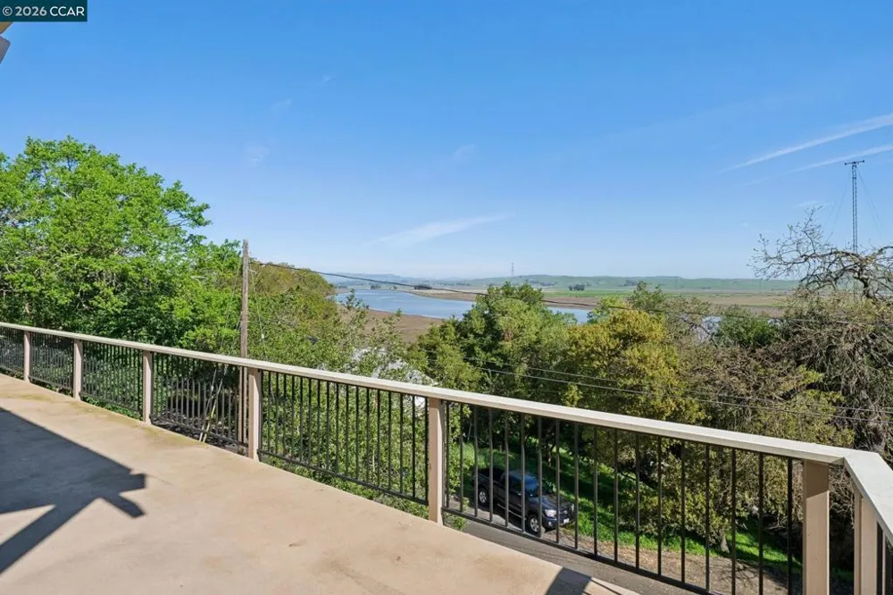 66 Bridge Rd Novato, CA 94945