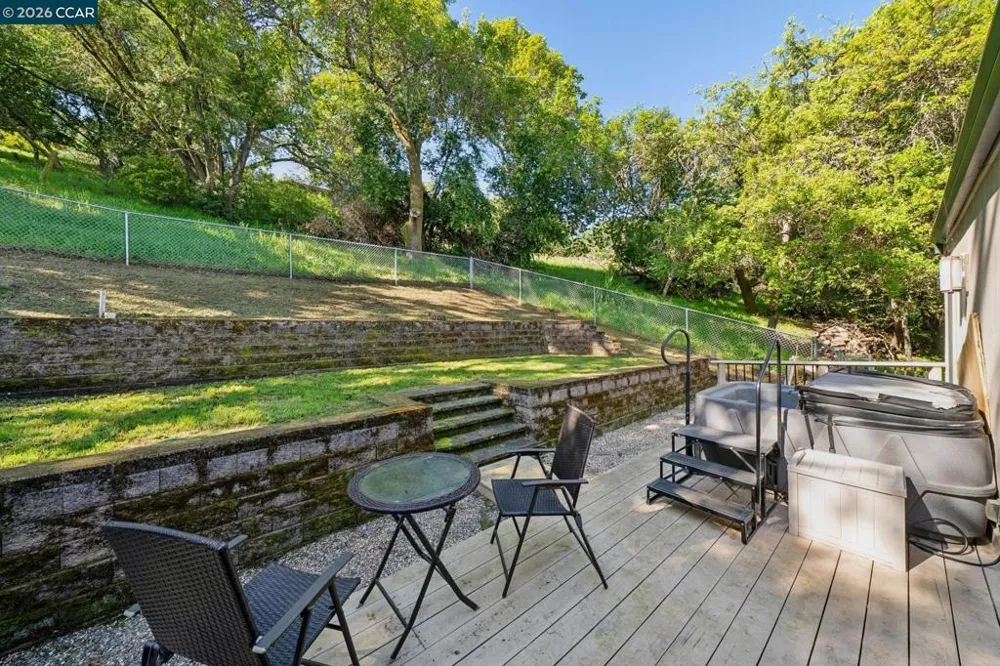 66 Bridge Rd Novato, CA 94945