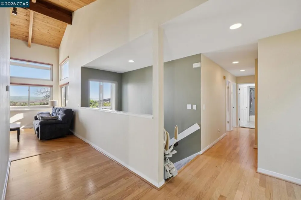 66 Bridge Rd Novato, CA 94945