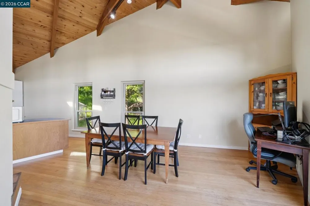 66 Bridge Rd Novato, CA 94945