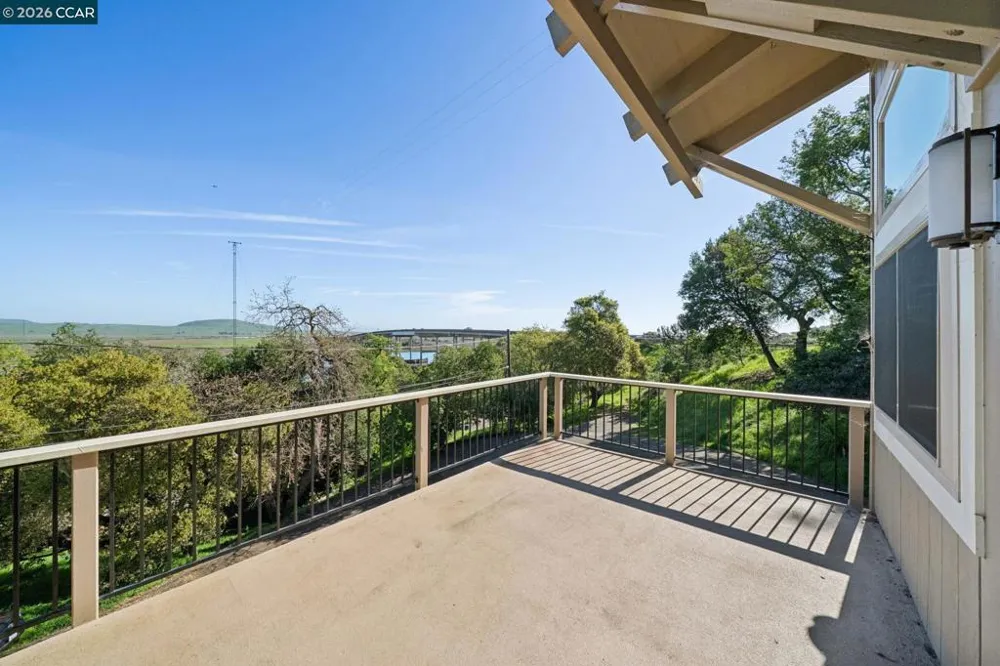 66 Bridge Rd Novato, CA 94945