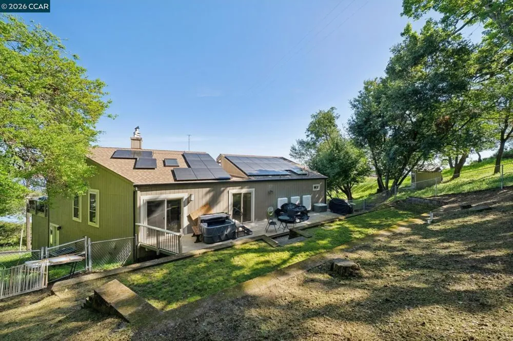 66 Bridge Rd Novato, CA 94945