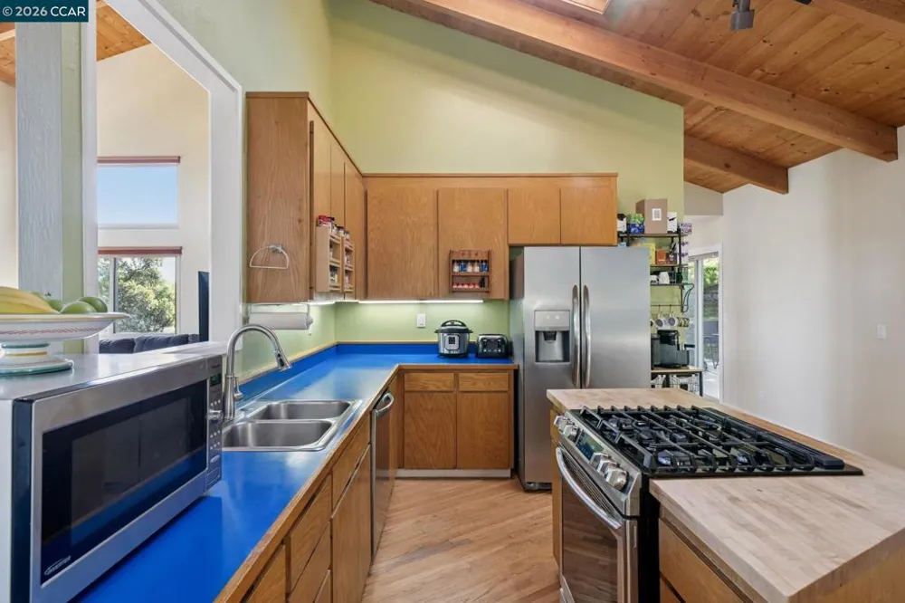 66 Bridge Rd Novato, CA 94945